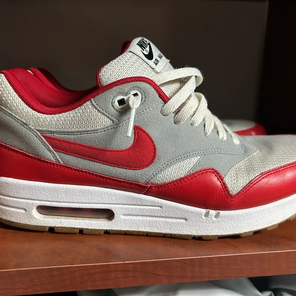 Nike Men’s Athletic Shoes White Gray Red